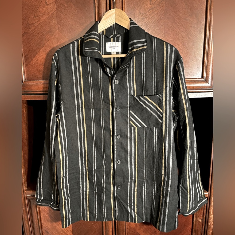 NWOT Goodfellow & Co. - long sleeve button up blouse for Women (Small)